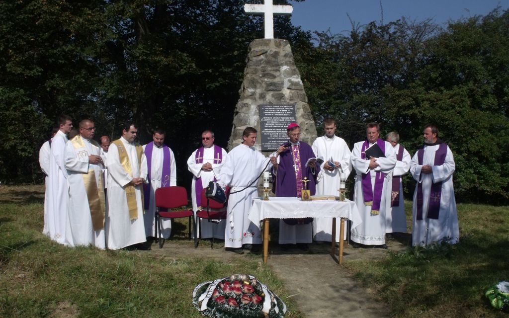 Commemorative Mass in the Uzhok Pass