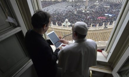 Молитовні намірення Папи в застосунку «Click To Pray»