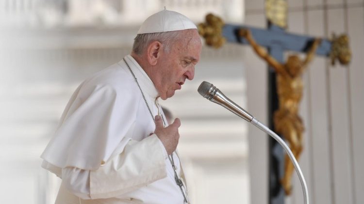 Папа молиться за уражених хворобою Альцгеймера та раковими недугами