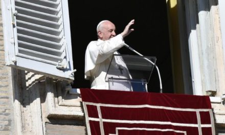 Папа: Свята Родина – приклад одноголосної відповіді на волю Отця