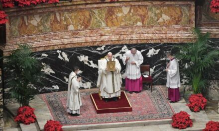 Папа: Наш час потребує адорації, вчімося її від євангельських волхвів