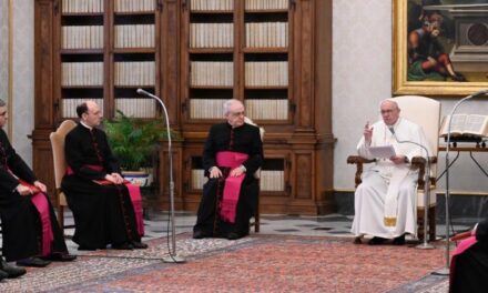 Папа: Ми – тендітні, але вміємо молитися, й у цьому – наша гідність