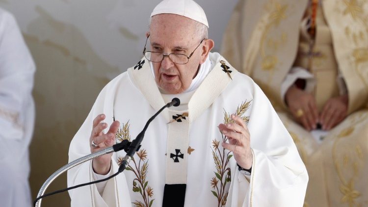 Папа: характерною рисою християнина є діяти як «ми», а не як «я»