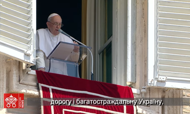 Папа назвав «варварським» обстріл торгового центру в Кременчуку