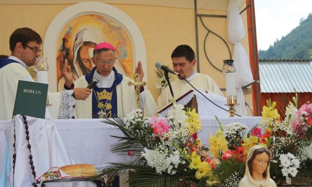 Templombúcsú és Közösségi Ház megáldás Rahó-Zispzereiban.