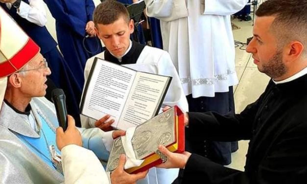 Beöltözés és lektoravatás