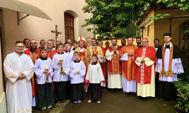 „Isten szolgálatára, az Ő egyháza javára” – Bacsó Róbert diakónusszentelése Ungváron
