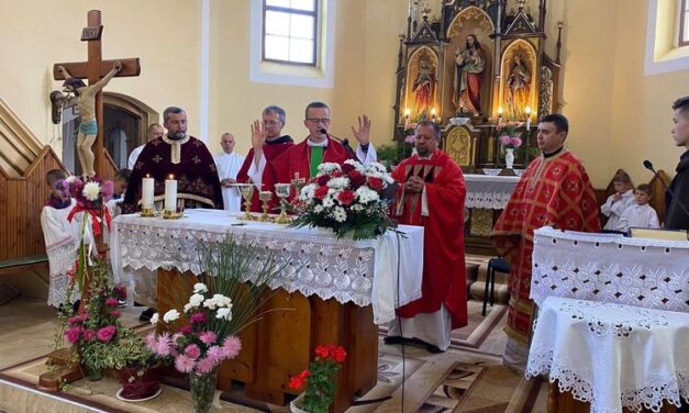 Nevetlenfalu templomában búcsút tartottak a Szent Kereszt tiszteletére