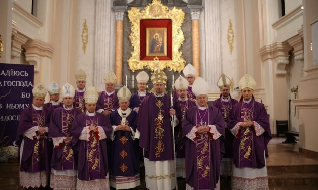 “Eljöttünk lelki fővárosunkba – a berdicsivi Szűzanyához -, hogy az ima és a böjt által elinduljunk azon az úton, amely visszaadja a békét Ukrajnának és szívünknek.” – imanap a békéért