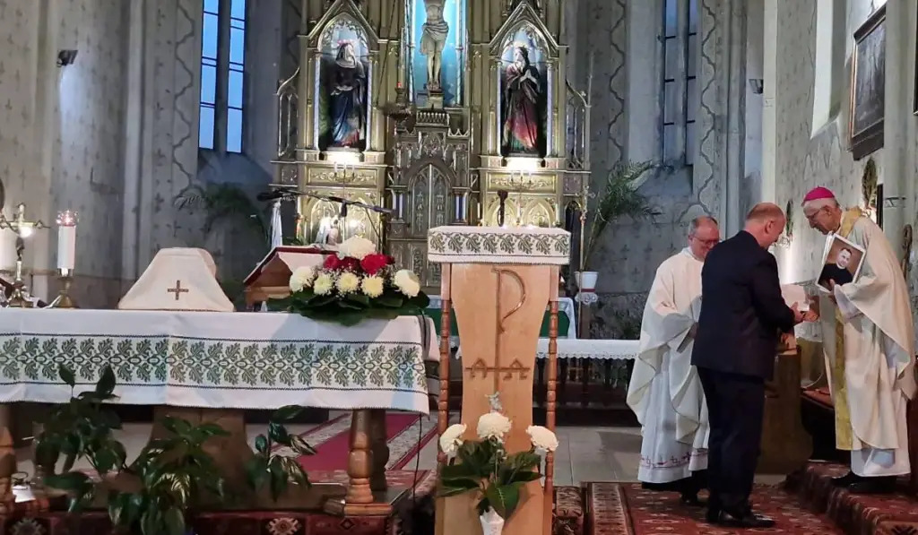 „Nem engem dicsérnek, hanem az Úristent” – Majnek Antal nyugalmazott püspök lett az idei Pásztor Ferenc-díj kitüntetettje