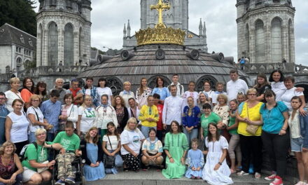 A Hit és Fény közösség zarándoklata Lourdes-ban