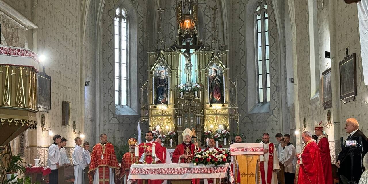 A kereszt nagysága – Templombúcsú Beregszászban  Szent Kereszt Felmagasztalásának ünnepén