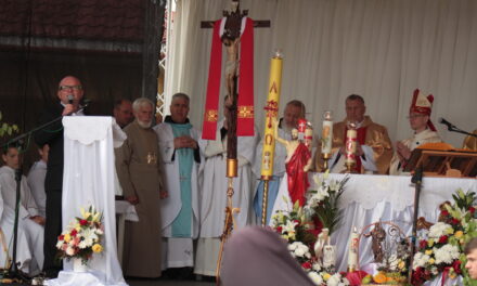Kettős ünnep Várkulcsán – Templombúcsú és a Jó Pásztor-plébánia 25 éves jubileuma