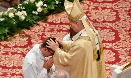 A pápa nagyobb kollegialitást sürget a papi szolgálatról szóló apostoli levelében