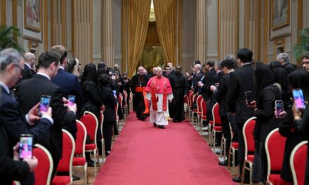 Leó pápa a diplomatákhoz: aggodalom az emberi jogok és a terjedő „háborús buzgalom” miatt