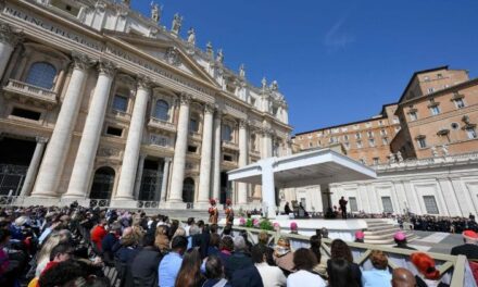Leó pápa katekézise: A püspökök Isten népét szolgálják és őrzik a hit kincsét