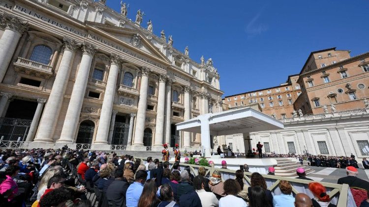 Leó pápa katekézise: A püspökök Isten népét szolgálják és őrzik a hit kincsét