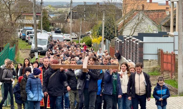 Jubileumi virágvasárnapi keresztút a békéért Korláthelmecen