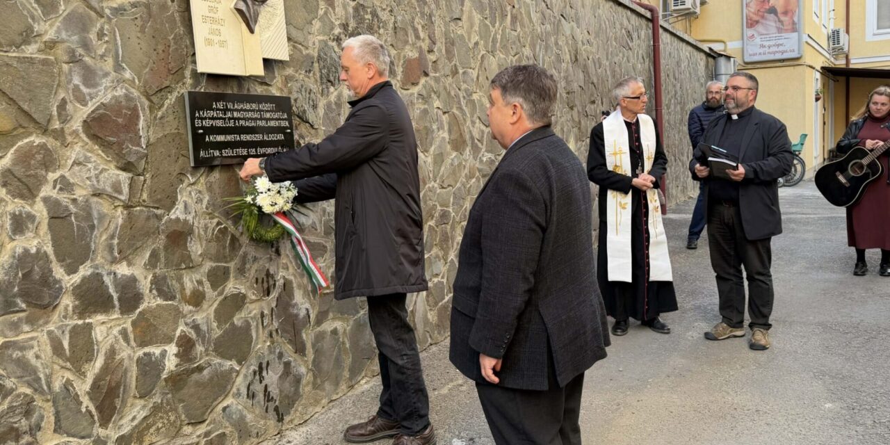 Ungváron avattak emléktáblát Esterházy János tiszteletére