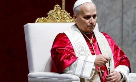 Leó pápa a békéért tartott imavirrasztáson: Hagyjanak fel a fegyverek és a halál tervezésével