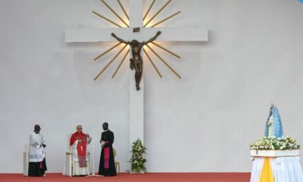 Leó pápa Regina Coeli imája: Hallgassanak el a fegyverek, szülessen béke, Húsvét gyümölcse!