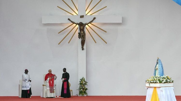 Leó pápa Regina Coeli imája: Hallgassanak el a fegyverek, szülessen béke, Húsvét gyümölcse!