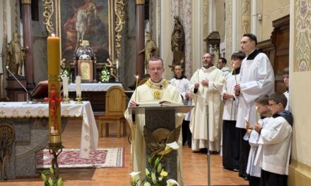 Húsvéti vigília a Tours-i Szent Márton-székesegyházban