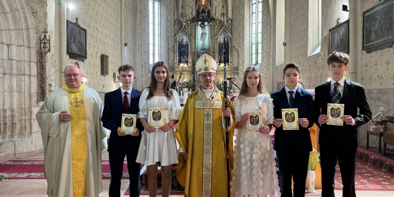 A bérmálás szentségében részesültek fiatalok Beregszászban
