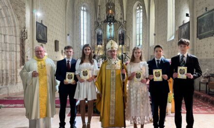 A bérmálás szentségében részesültek fiatalok Beregszászban