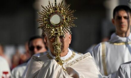 Leó pápa: Az úrnapi körmeneten tegyünk bátor tanúságot a hitről!