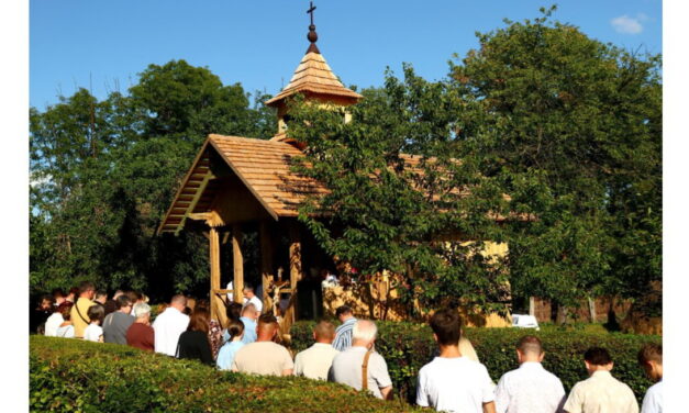 Lucsok Miklós püspök az ungvári skanzenben: Büszkék lehetünk arra, hogy megmentünk egy templomot