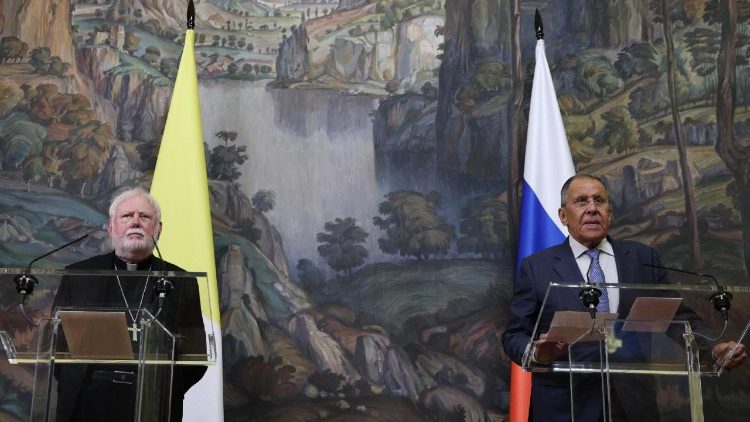 Gallagher érsek Moszkvában: A háborúnak véget kell vetni