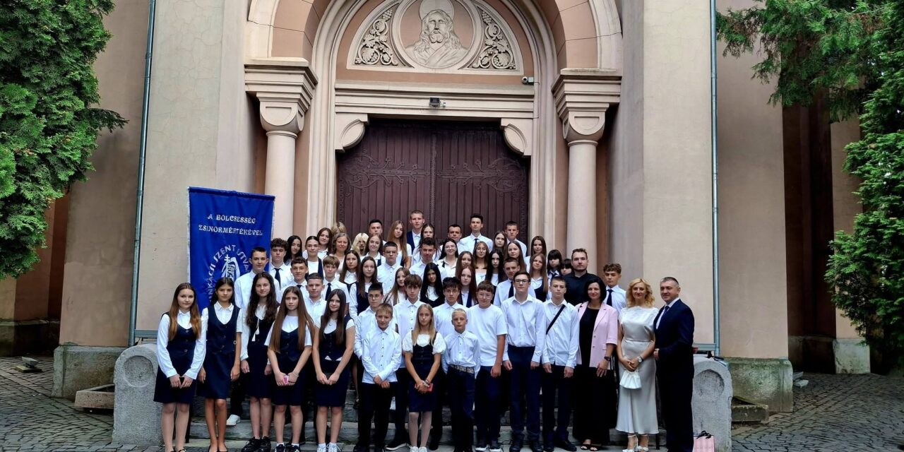 Jöjj, Szentlélek, és vezess minket! – Veni Sancte szentmisével indult a tanév a Munkácsi Szent István Líceumban