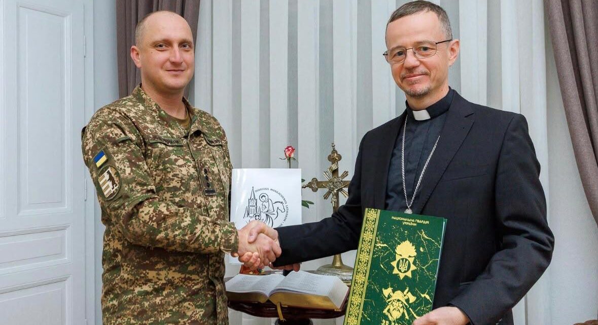Lucsok Miklós OP püspök memorandumot írt alá az Ukrán Nemzeti Gárda 26. Kárpátaljai Ezredével