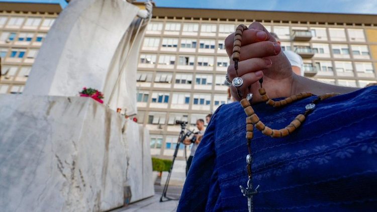 Nyugodtan telt az éjszakája Leó pápának a Gemelli-klinikán – csütörtök reggeli jelentés