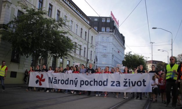 Národného pochodu za život v Bratislave sa zúčastnilo 50 tis. ľudí
