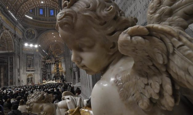 Veľkonočné trojdnie bez účasti pútnikov budú z Vatikánu prenášať médiá