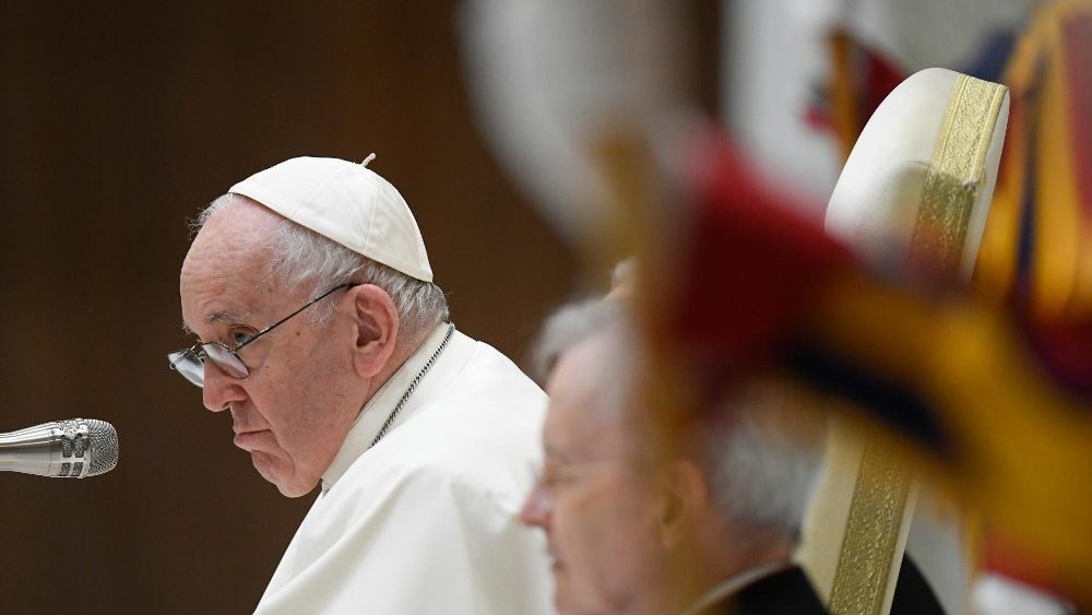 Mocná výzva pápeža Františka: Šialenstvo vojny vytvára siroty na oboch stranách