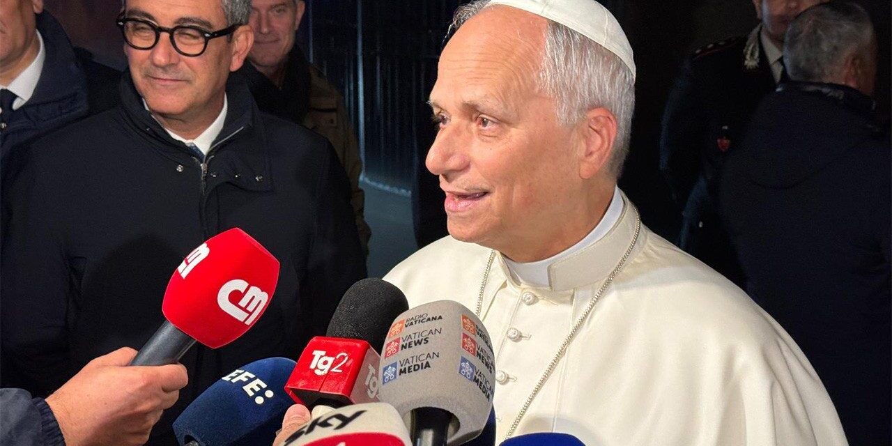 Pápež: Ľudia na Ukrajine naďalej umierajú – nech sa zastaví paľba a začne dialóg