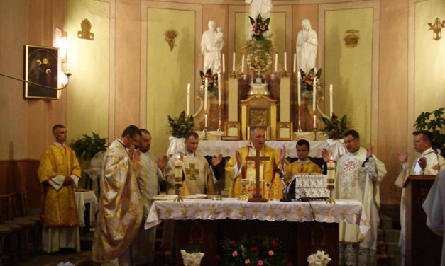 26 липня у хустському римо-католицькому храмі св. Анни і Йоакима відбулася урочиста Меса з нагоди престольного свята