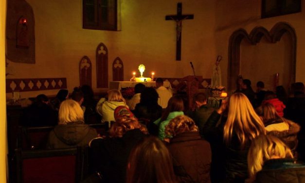 Цієї ночі кожен присутній плів “вінок з троянд”