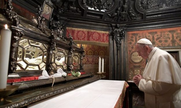 Твіт Папи Франциска: Молитва приносить мир.