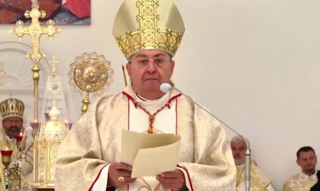 Кардинал Леонардо Сандрі у Києві: «Папа Франциск запевняє вас, що ви не самотні, у його серці ви посідаєте особливе місце»