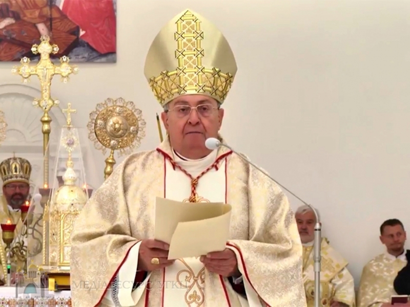 Кардинал Леонардо Сандрі у Києві: «Папа Франциск запевняє вас, що ви не самотні, у його серці ви посідаєте особливе місце»