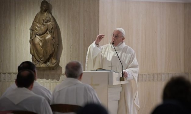 Папа: ближнім потрібна наша допомога, щоб змогти встати