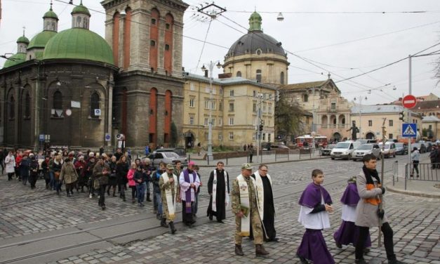 Єпископ Едвард Кава: «Тільки Бог може допомогти нам зупинити війну»