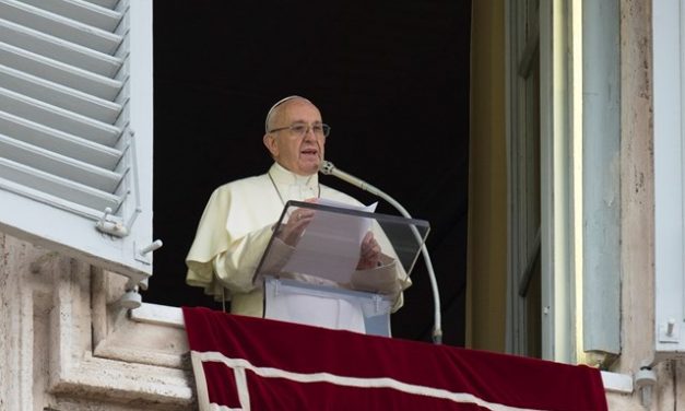 Папа: Молюся за Україну, аби сила віри зцілила рани минулого