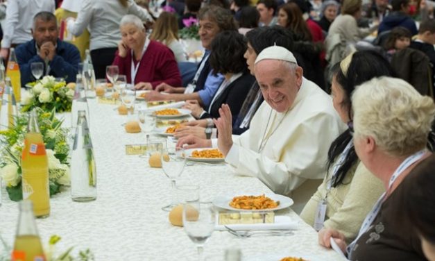 Папа під час обіду з бідними: Побажаймо один одному добра