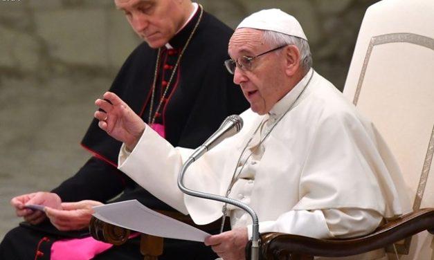 Папа: Вступні частини Меси не для того, щоб можна було спізнюватись