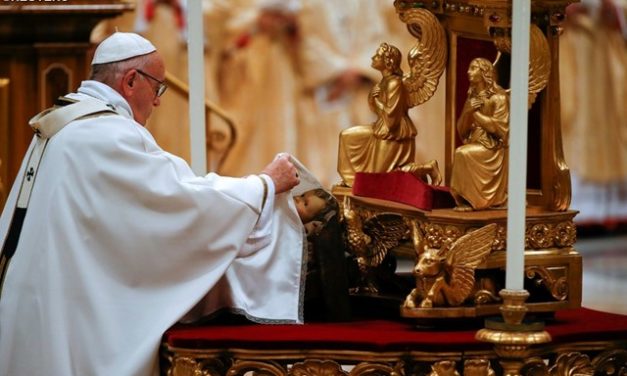 Папа: Віра цієї ночі веде нас до розпізнавання Бога там, де вважаємо, що Він відсутній